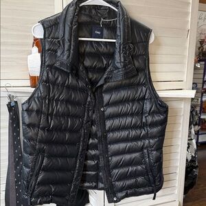 GAP Black Puffer Vest
